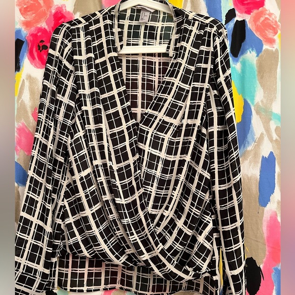 Black and white top - Picture 4 of 6